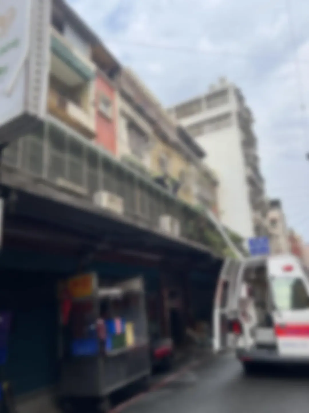 新北市永和區今天下午驚傳墜樓意外。(圖/翻攝畫面)