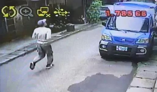 越南籍移工擔心逾期居留被發現，逃離現場。（圖／翻攝畫面）
