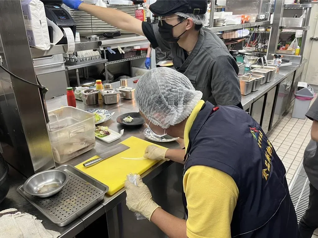 台中知名義式餐酒館「今鶴JIN.HER」傳出食物中毒事件!(圖/台中市食安處提供)