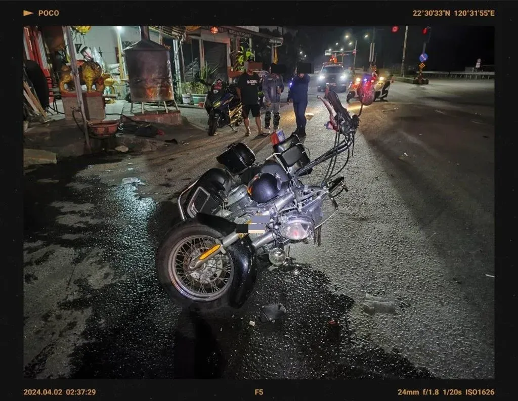 屏東縣議員蘇資婷2日凌晨,閃避從小巷子衝出的酒駕小客車發生追撞車禍。(圖/警方提供)