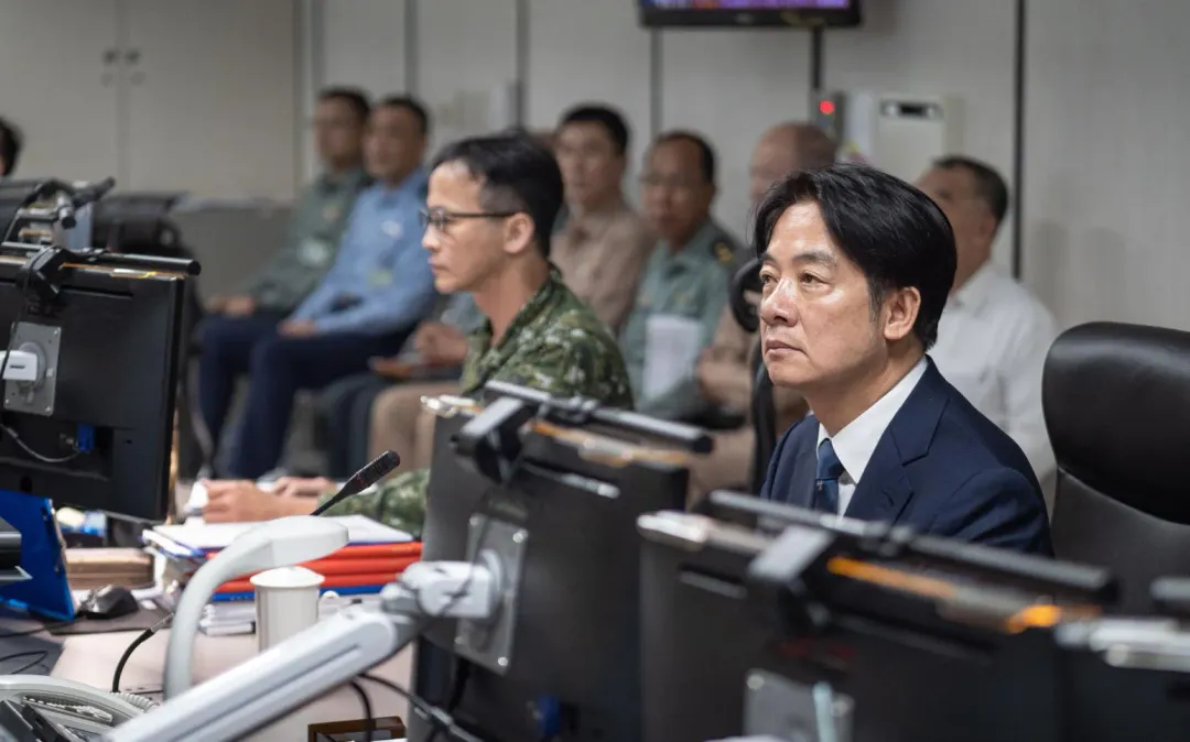 賴清德前往國防部聽取「國防工作報告」。(圖/國防部提供)