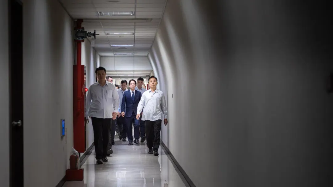 賴清德前往國防部聽取「國防工作報告」。(圖/國防部提供)