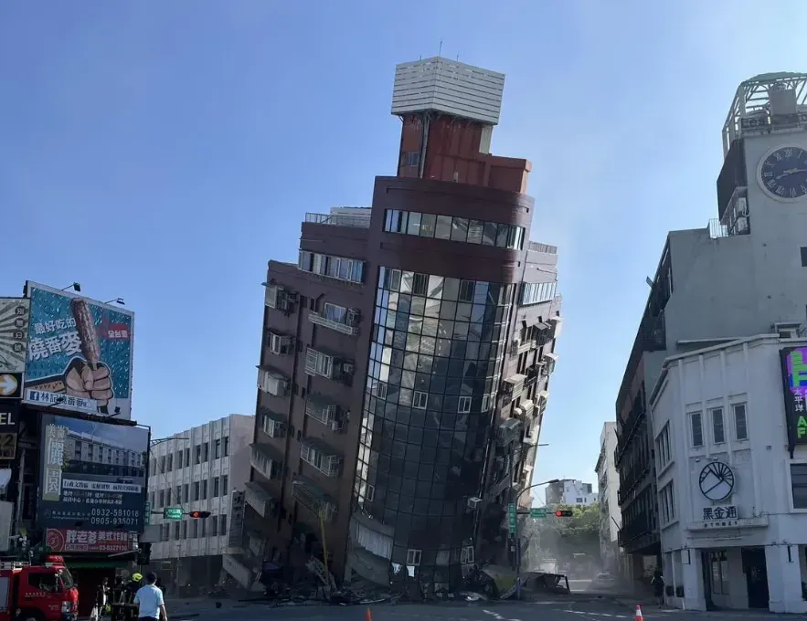 天王星大樓倒塌。（圖／翻攝畫面）