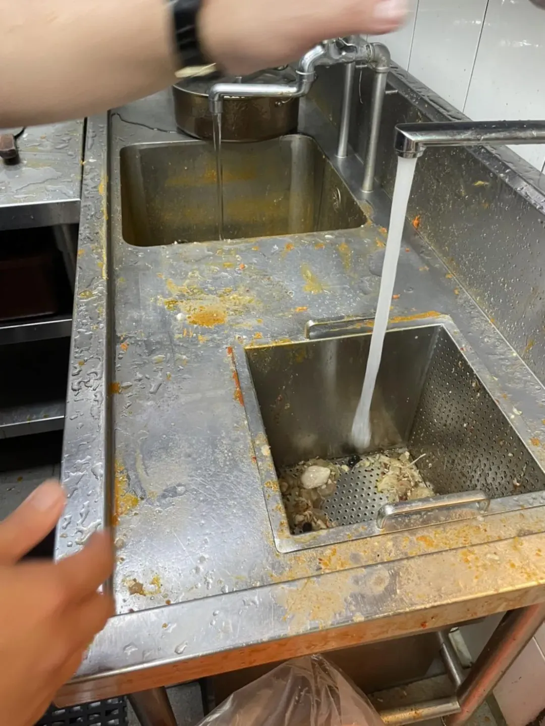 饗辣廚餘區不潔。（圖／北市衛生局）