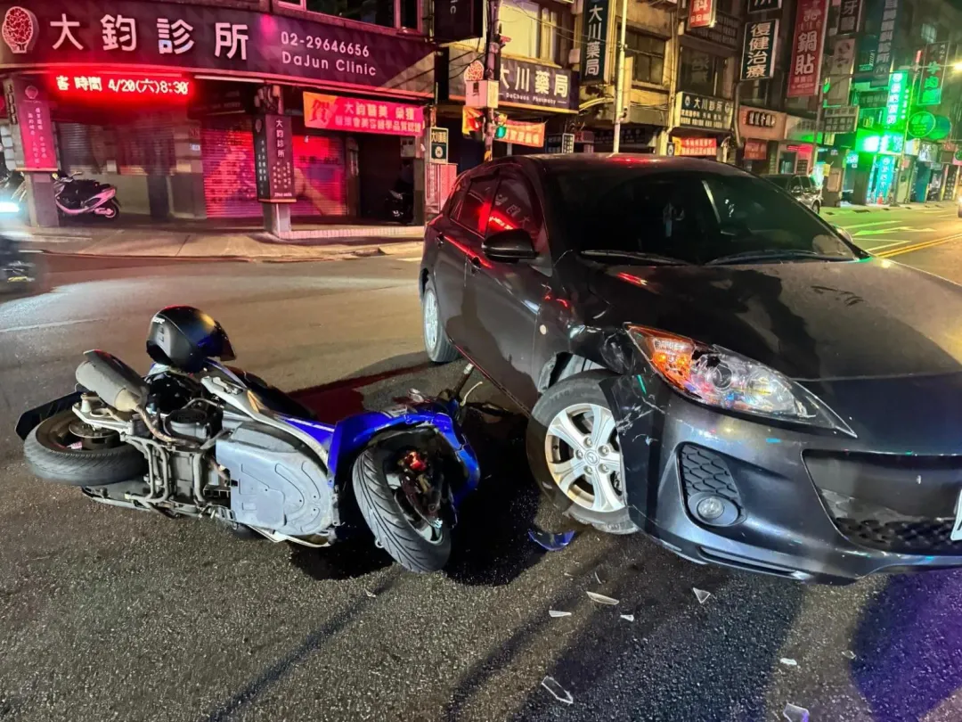 林吟蔚在掃墓的前一晚才發生車禍，因為要去拿錄音器材，沒想到與機車發生碰撞。（圖／經紀人提供）