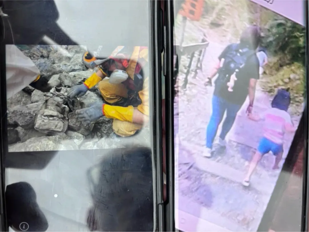 搜救隊在其中一具遺體的雙肩後背包，裡面裝有課外讀物、零錢袋，還有鴨子玩偶吊飾。（圖／中天新聞）