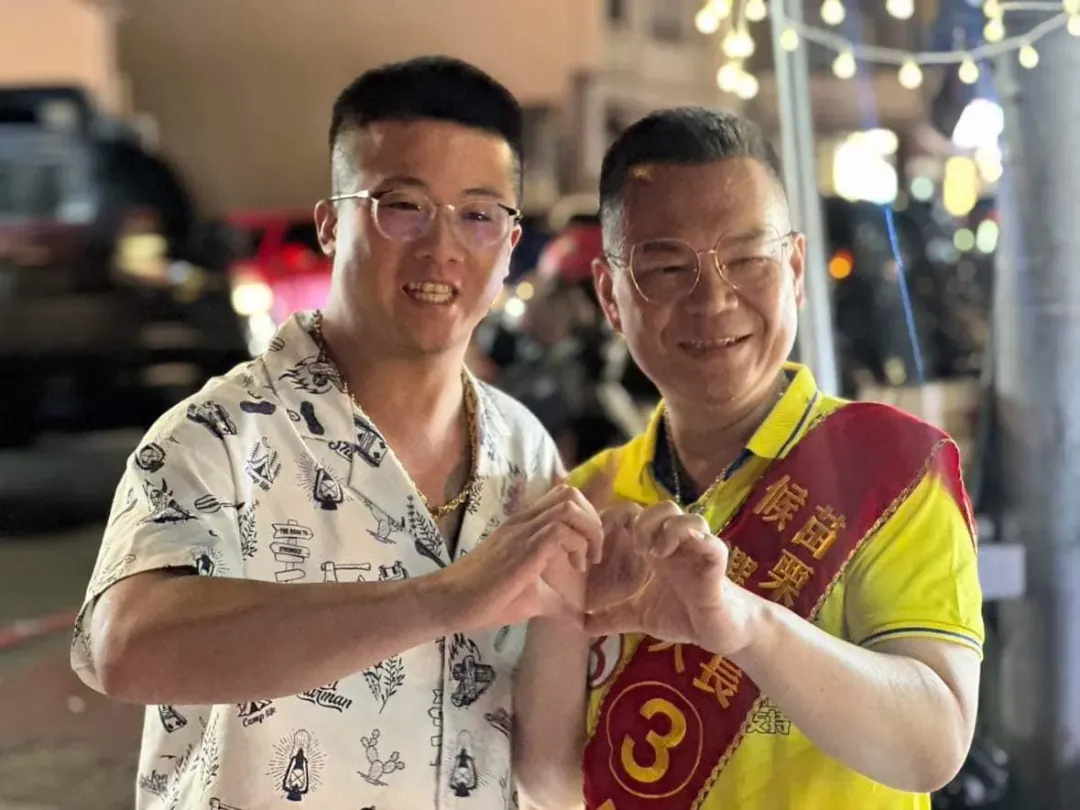余文忠(右)在苗栗市長補選勝出。(圖/翻攝余文忠臉書)