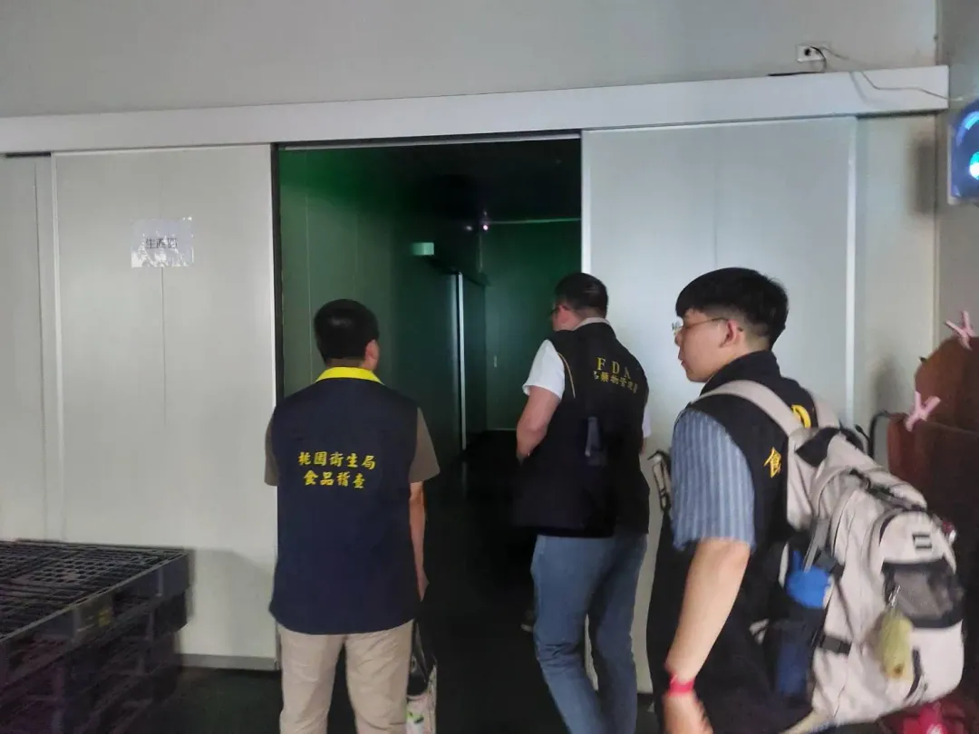 衛生局查核時已無同批原料,現場僅剩同批原料留樣品2件各50公克予抽驗。(圖/桃園市衛生局)