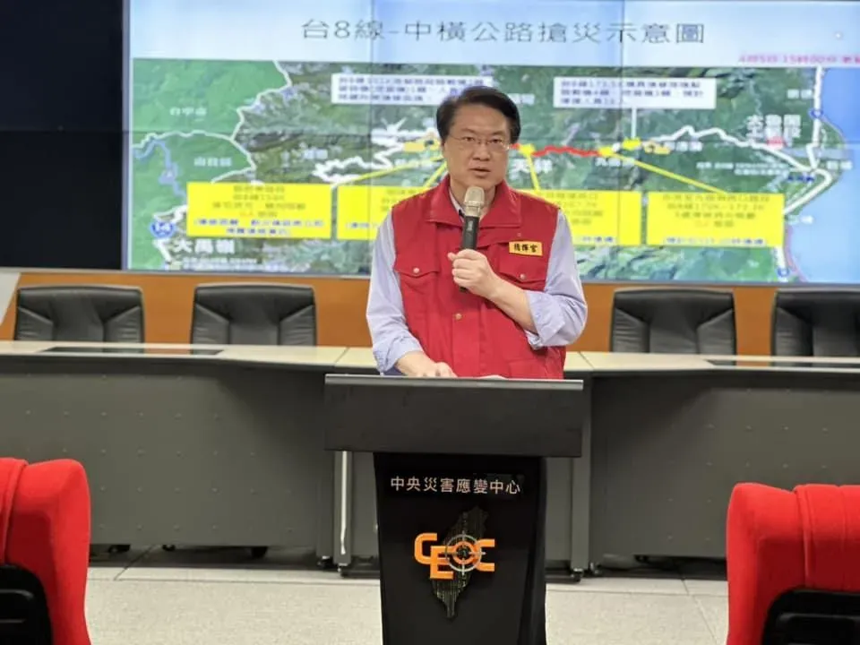 余天表態參選新北市長黨部主委,被視為為林右昌參選新北市長鋪路。(圖取自林右昌臉書)