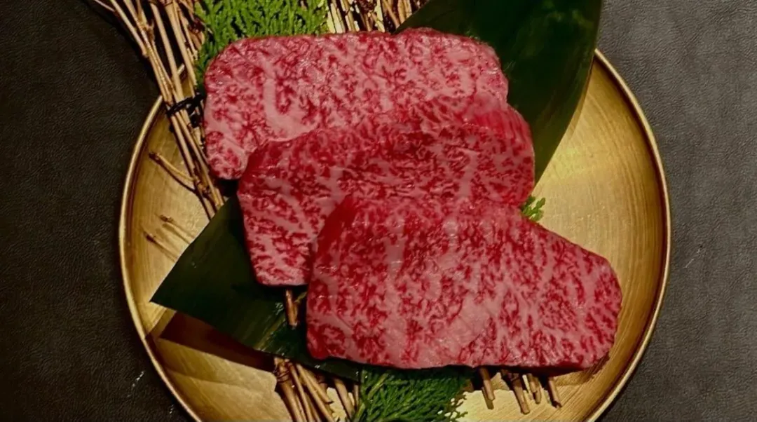 台中市西屯區燒肉餐廳「和牛EMPEROR」使用過期食材遭離職員工檢舉。 (圖/和牛EMPEROR臉書)