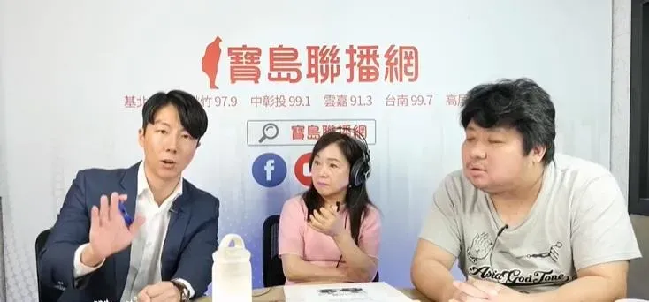 統神與吳崢今再度在廣播節目中正面交手（攝自新聞放鞭炮直播）