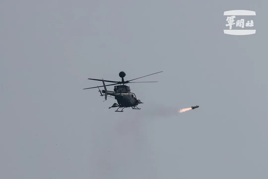 OH-58D直升機發射地獄火飛彈。（資料圖／軍聞社）