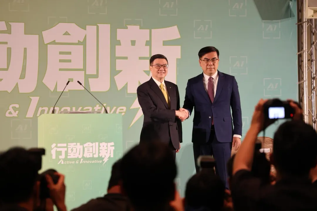 「氣象達人」彭啟明(右)獲延攬為環境部長。(圖/中天新聞)