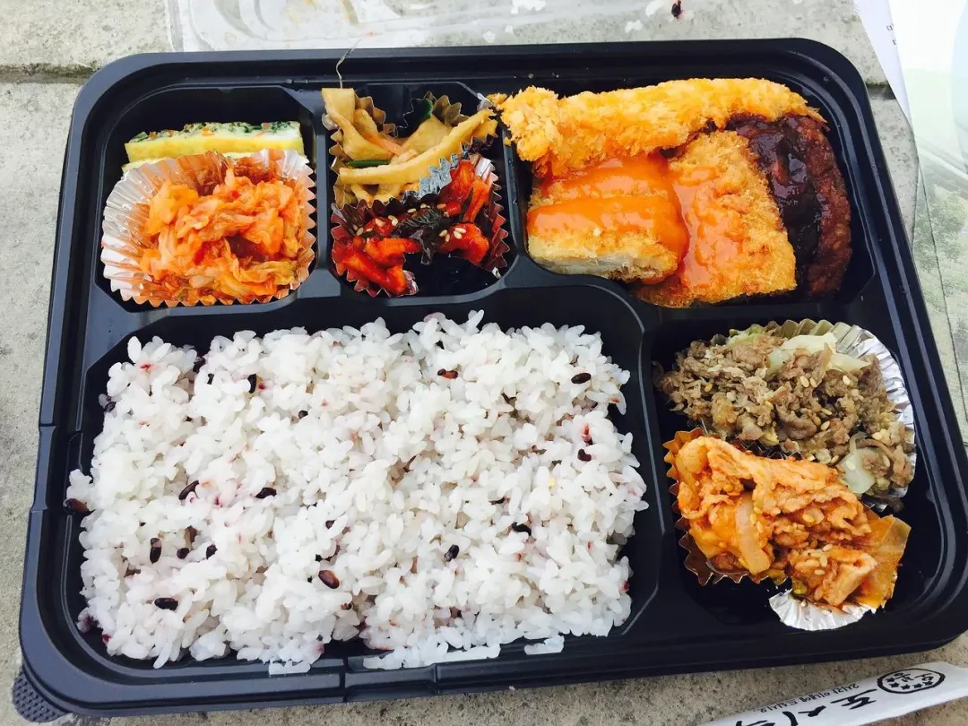 台股狂跌，有網友發現去超商買不到特價鮮食。（示意圖／pixabay）