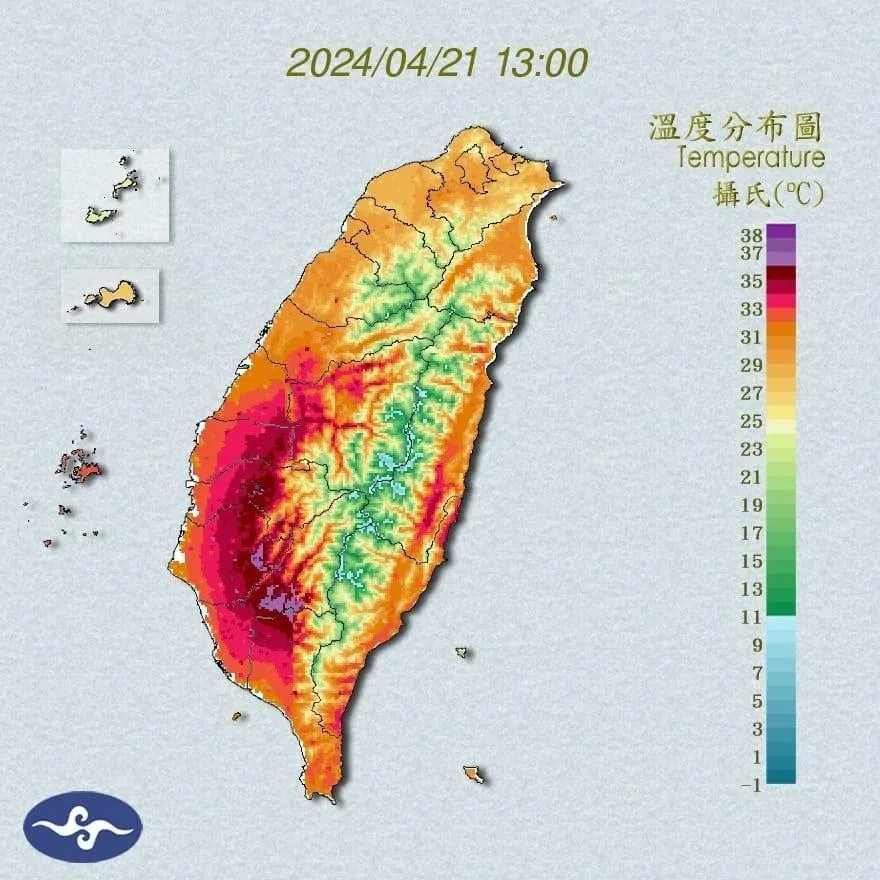 氣象專家鄭明典驚呼，台中以南看見夏季的溫度色階。（圖／氣象署提供）