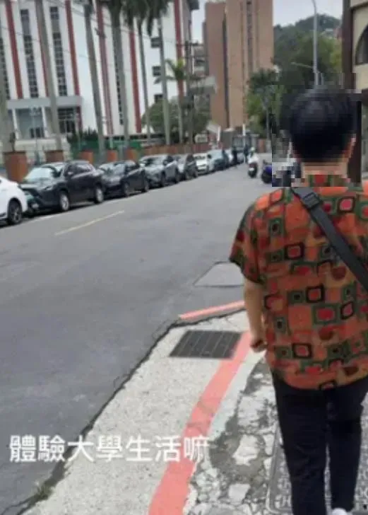 八大猴子闖校園搭訕女同學。(圖/翻攝自Dcard)