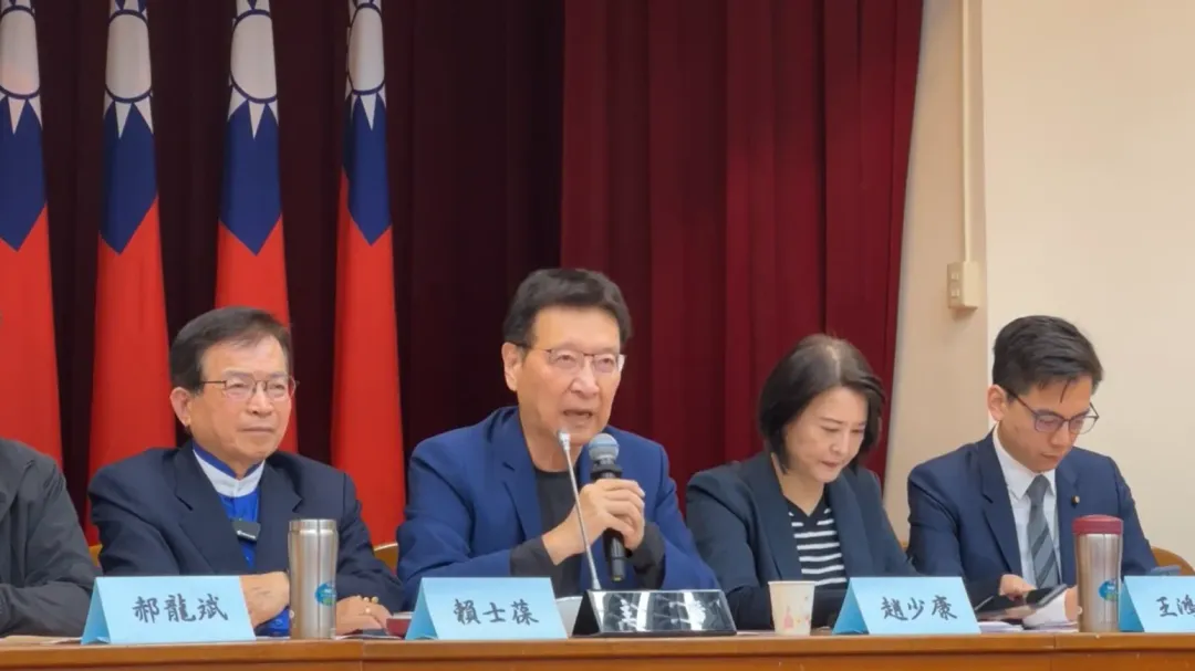 侯友宜因羅益世案遭監院約詢,趙少康也認為是「政治追殺」。(圖/立委賴士葆臉書)