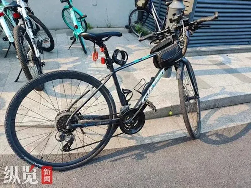 南京王先生騎腳踏車上路因「無車牌」挨罰。(圖/翻攝縱覽新聞)
