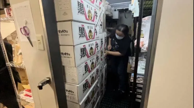 台中市燒肉餐廳「和牛EMPEROR」四月中旬遭離職員工檢舉使用過期食材。(圖/台中市食安處提供)