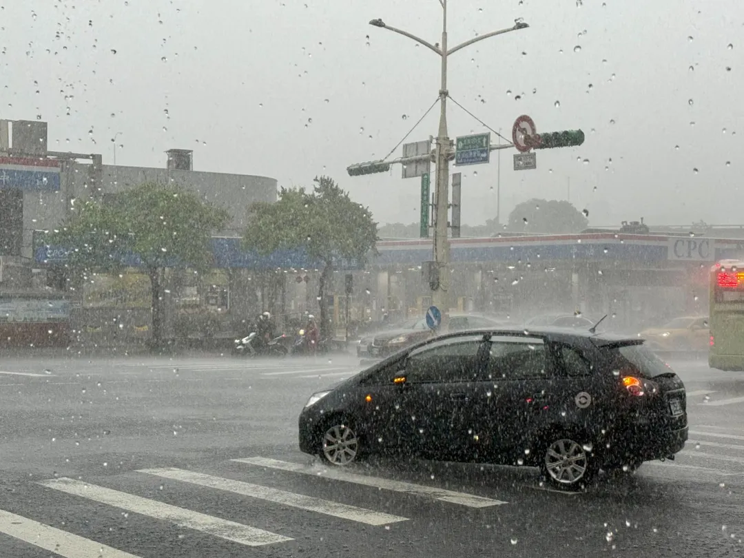 午後南港區與文山區為降雨熱區。(示意圖/中天新聞)