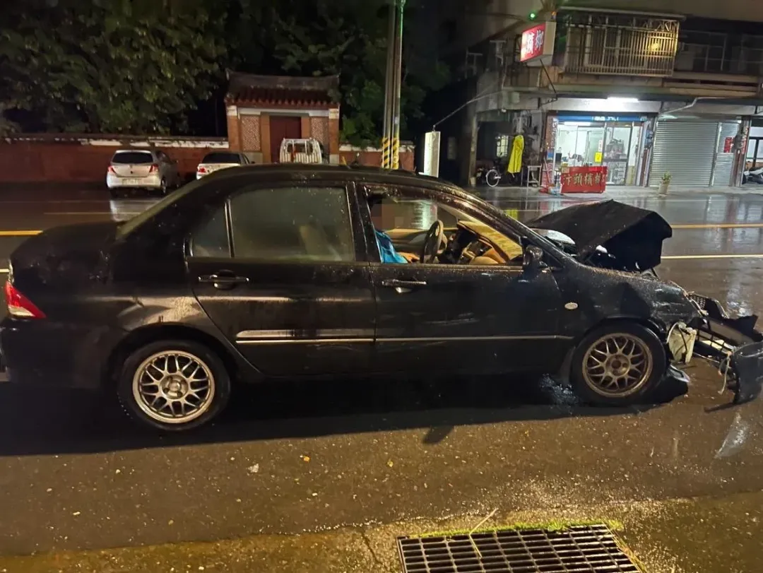 嘉義阿里山25日下午3時及晚間6時許發生兩起車禍,兩地相隔不到一公里。(圖/民眾提供)