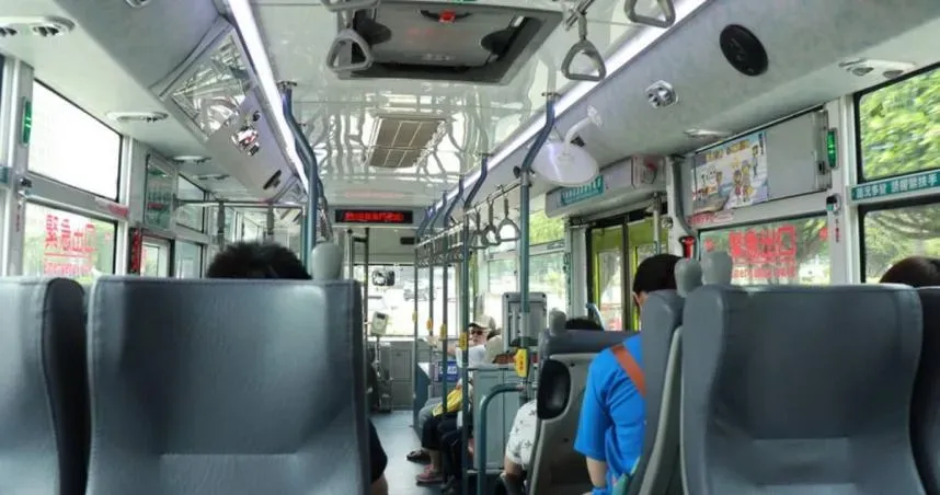 對於在台北市生活的人來說,除了捷運方便以外,公車也是非常便利的大眾運輸工具。(示意圖/shutterstock)