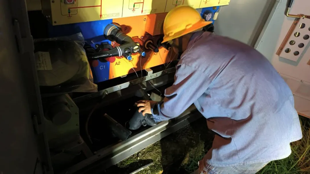 台電總共只花費1小時,累積復電9成9(5839戶),並於晚間7時43分全數復電。(圖/台電提供)