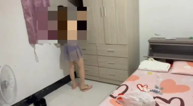越南籍阮氏女子套上淺紫色薄紗,胸前仍露出大片肉色。(圖/翻攝畫面)