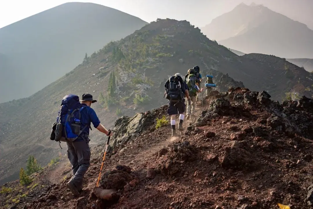 寒流清晨戶外登山工作或是劇烈運動,恐提高心肌梗塞或心律不整風險。(示意圖/pixabay)