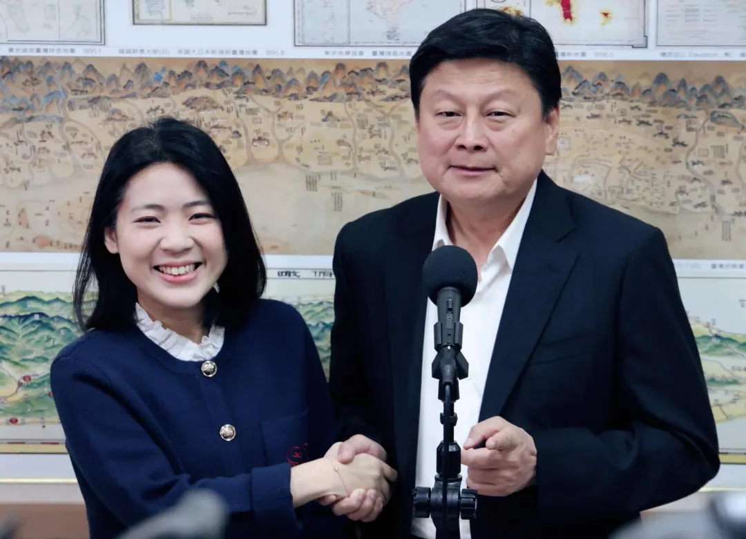 國民黨立院黨團總召傅崐萁、立委徐巧芯。(圖/李俊毅攝)