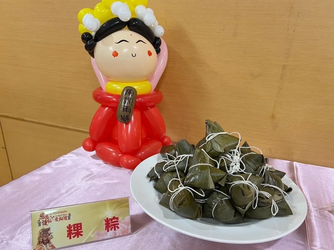 行腳沿途設置「明星級點心擔」,匯集粿粽、肉包、紅龜粿、黑糖粿等金山特色小吃及美食補給站,讓大家一路「呷平安」。