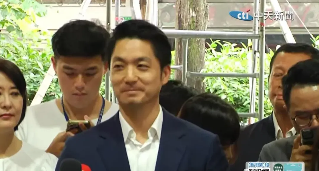 台北市長蔣萬安被問到柯建銘失言問題時直言地震帶來的悲劇不該用政治語言消費。(圖/中天新聞)
