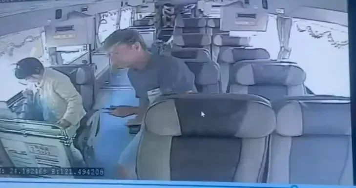 台灣好行公車上也有拍到Klaunitzer乘車前往太魯閣天祥,但0403花蓮強震至今都未獲其消息。(圖/警方提供)