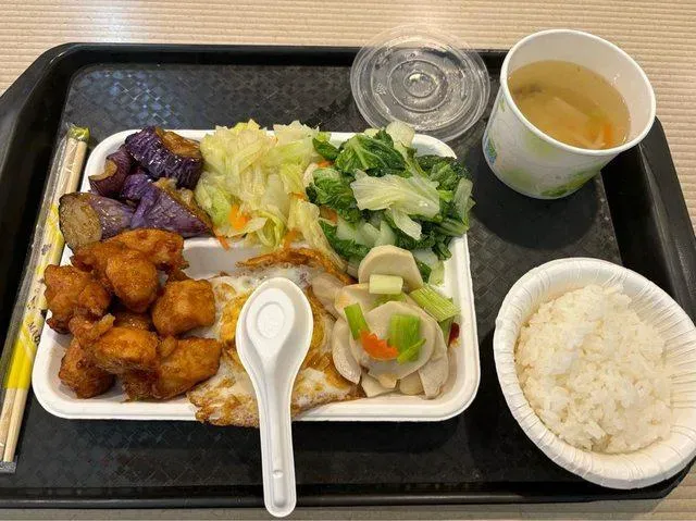 6菜1湯配半碗飯120元。（圖／翻攝自論壇網站PTT）