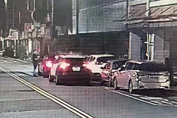 警方2分鐘內送達製單機。(圖/翻攝畫面)