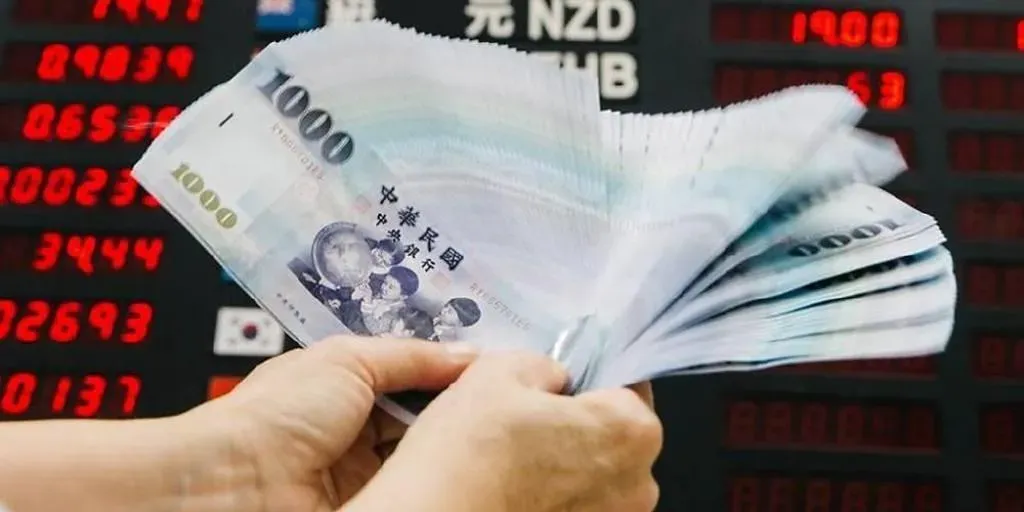 據統計,壽險業第一季解約金逾4,000億元,年增近17%,首季壽險給付中逾6成為解約金,擔心第二季再掀起美元保單解約潮,壽險業積極籌措現金。(圖/資料照)
