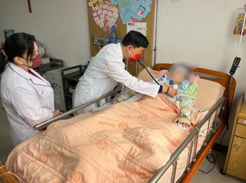 陳家小姐妹遭撞至今已經124天,但昏迷指數仍只有3。 (圖/彰基醫院提供)