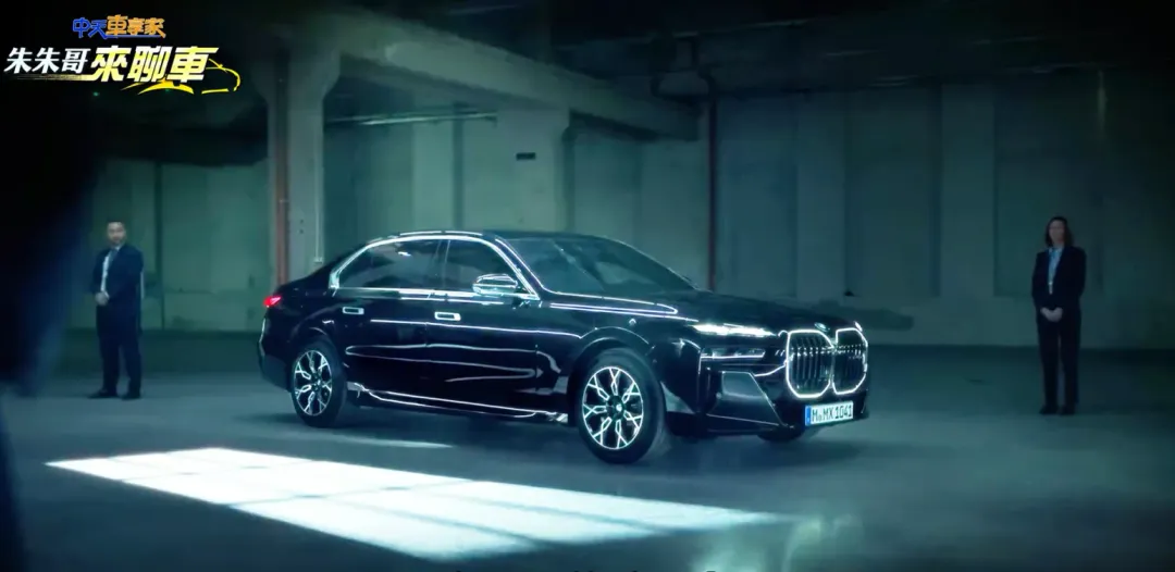 BMW 760i。(圖/中天新聞)