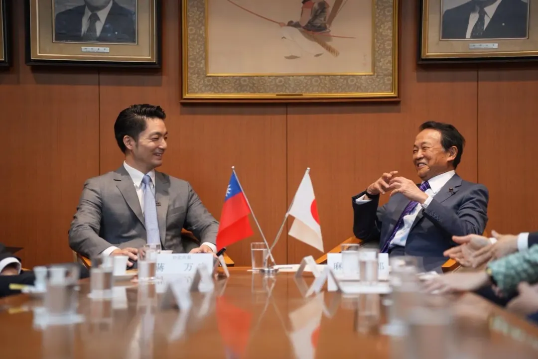 台北市長蔣萬安拜會日本前首相麻生太郎。(圖/北市府提供)