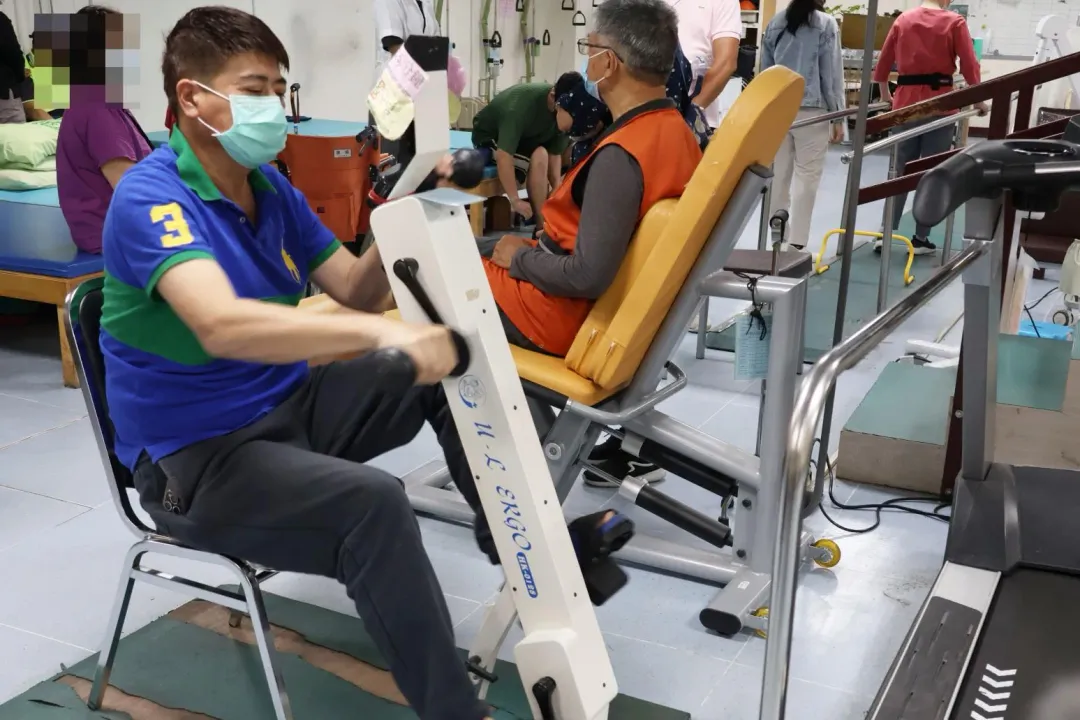一名男子罹患高血壓、糖尿病，卻不按時服藥，聽信朋友的話，一年花40多萬購買高價保健食品替代藥物，害自己腦栓篩中風。（圖／大甲李綜合醫院提供）