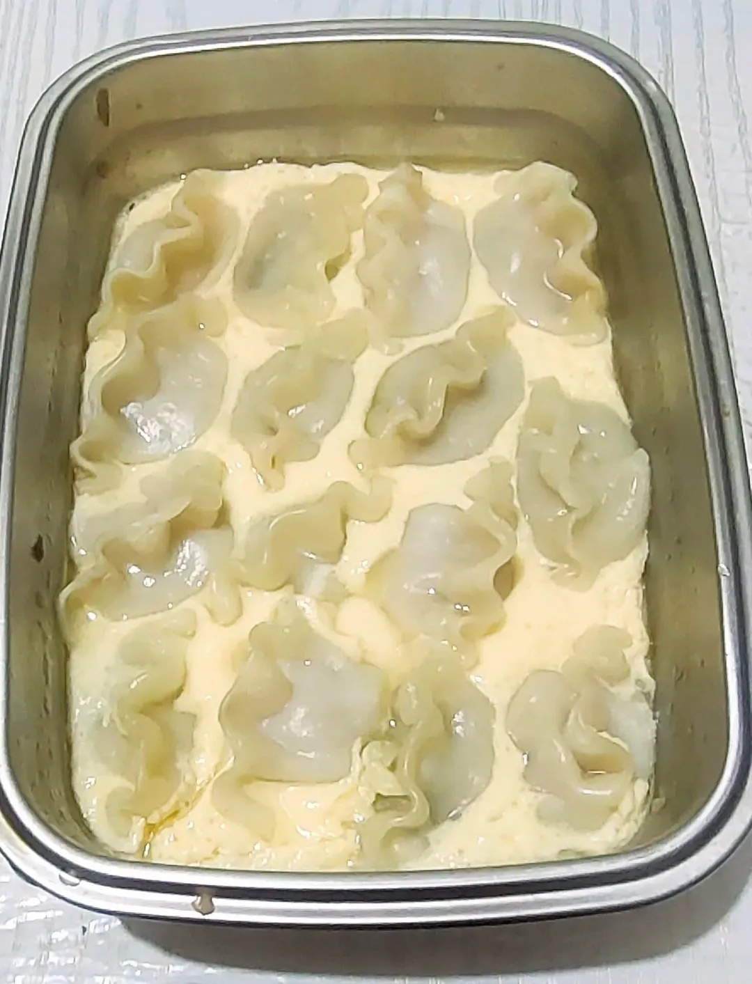 原PO推薦用電鍋把蛋液和水餃一起蒸。（圖／全聯消費經驗老實說FB）