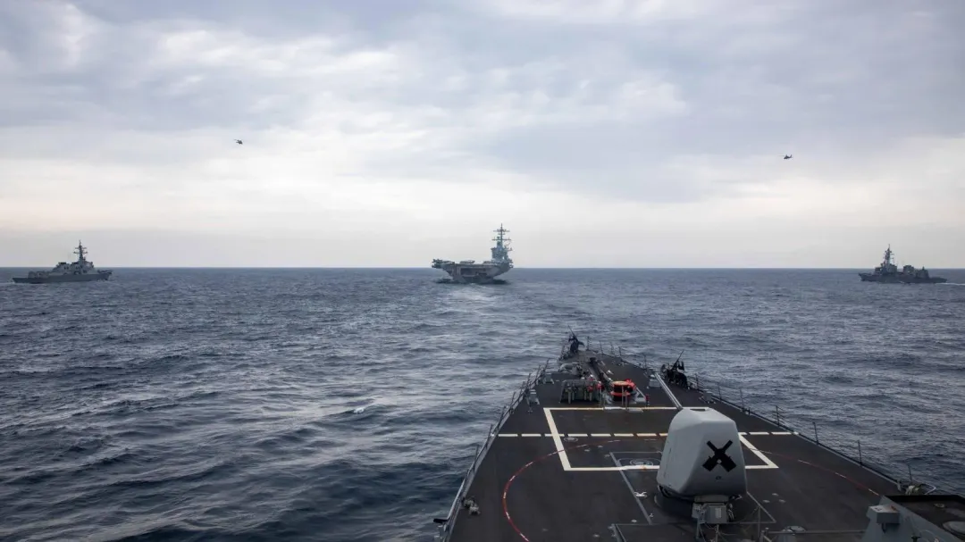 圖為美日韓4月11日在韓日之間國際水域聯合軍演(圖/翻攝X@US7thFleet)