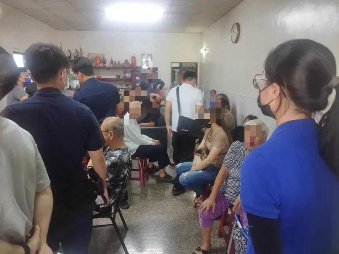 該賭場為躲避追查，於賭場安排把風人員監視並四處巡邏。（圖／翻攝畫面）