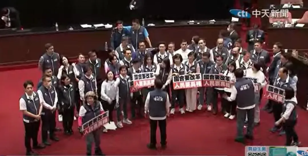 藍白陣營挾著人數優勢在立院表決上一路勝出。(圖/中天新聞)