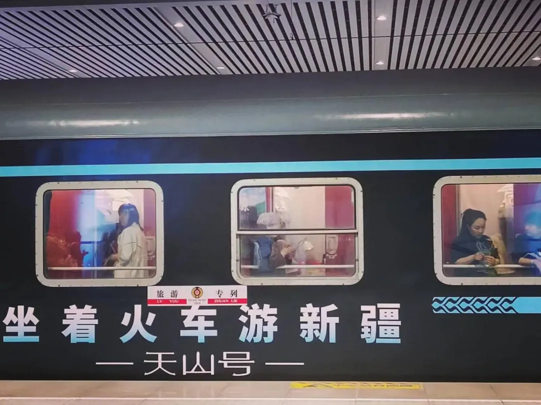 小方新疆旅遊回程路上坐了40多個小時火車後,私處嚴重感染。(示意圖/新華社)