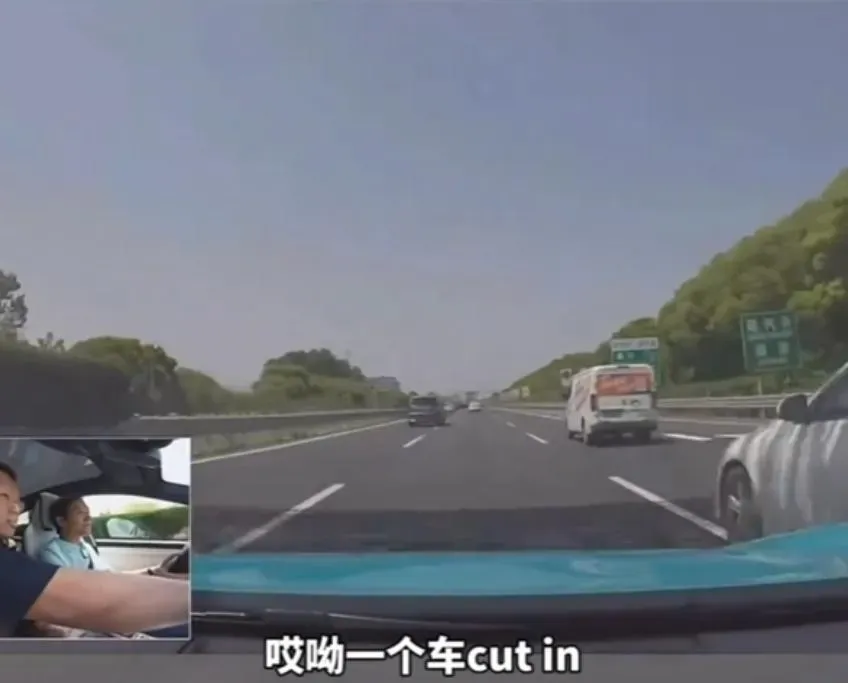 雷軍在高速公路上遇到惡意逼車。（圖／翻攝抖音）