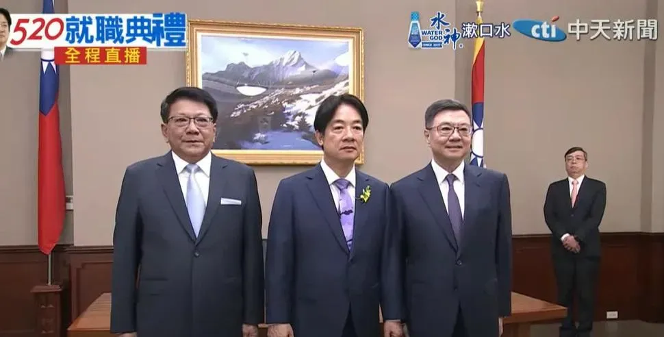 賴清德與卓榮泰和總統府秘書長潘孟安合影。（圖／中天新聞）