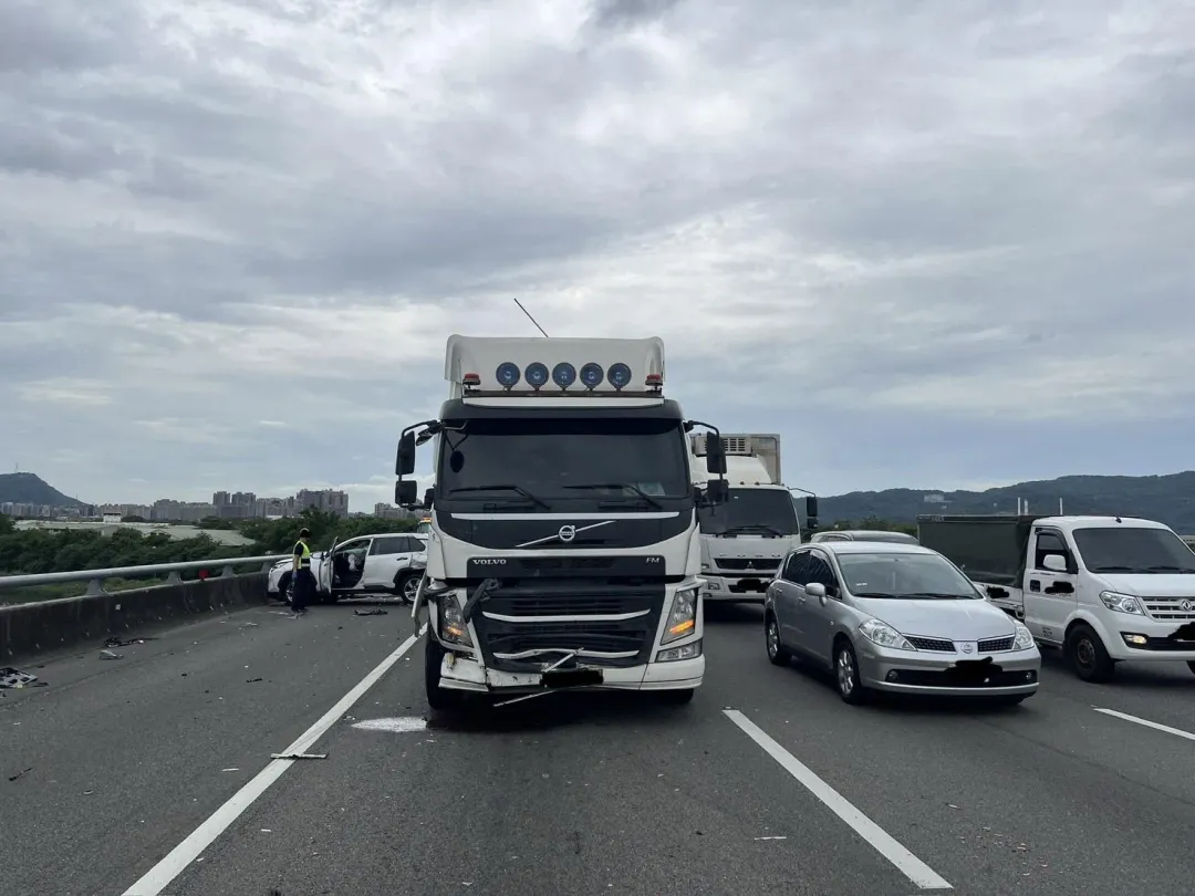 車禍造成人頭暈不適。（圖／民眾提供）