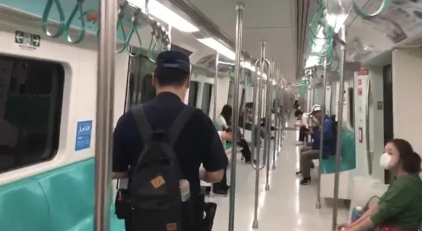 高雄市警局提升巡邏密度及見警率,請搭乘民眾安心。(圖/警方提供)