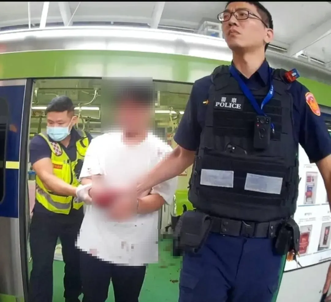 洪嫌身上有多處受傷,目前戒護就醫治療中。(圖/翻攝畫面)